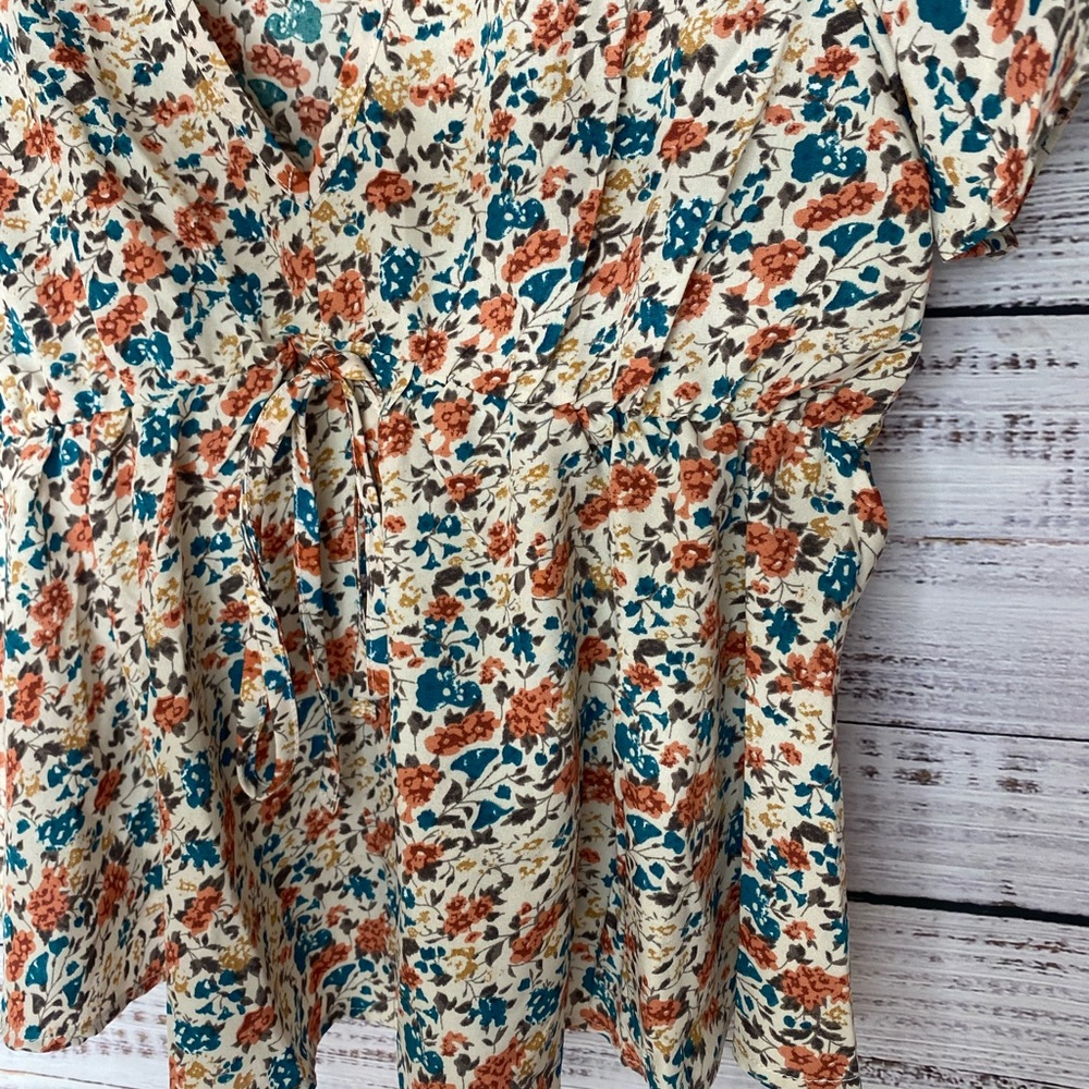 Shein floral blouse. Size L - Picture 3 of 8